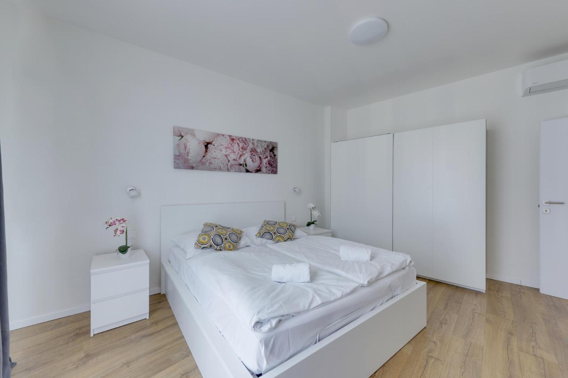 Shon Apartment Old Town Братислава Экстерьер фото